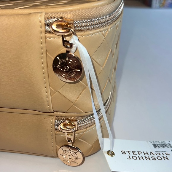 Stephanie Johnson Belize Jenny train case-NEW-interior bag not included-NWT - Picture 9 of 16